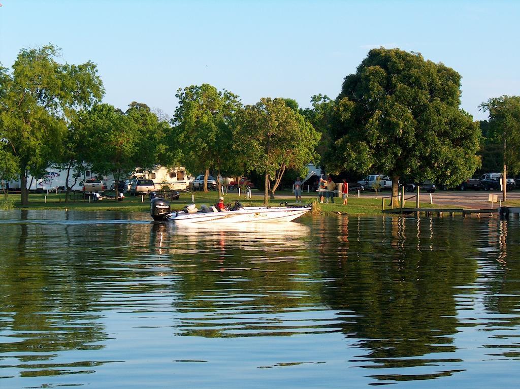 Lake Fork Marina & Motel Gunter ภายนอก รูปภาพ